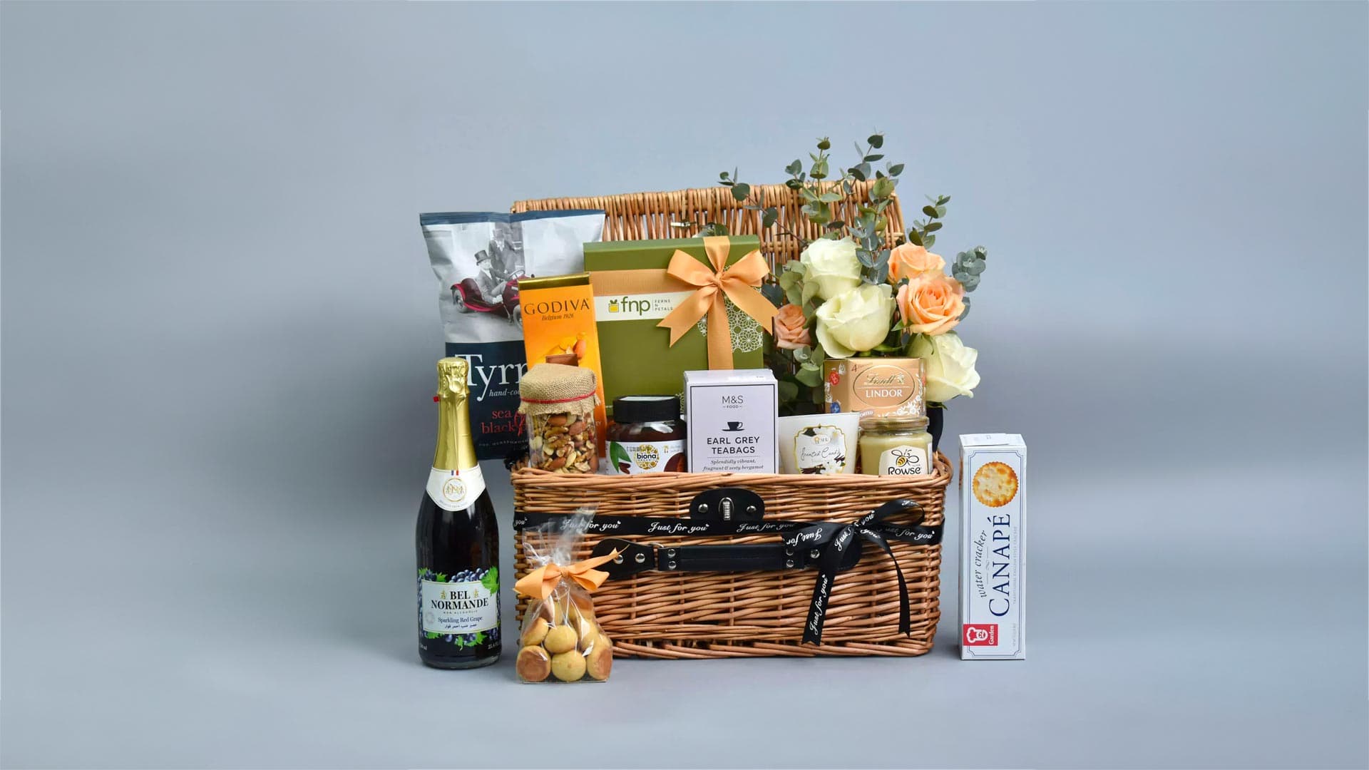 Flat 20% off on all products with no minimum order